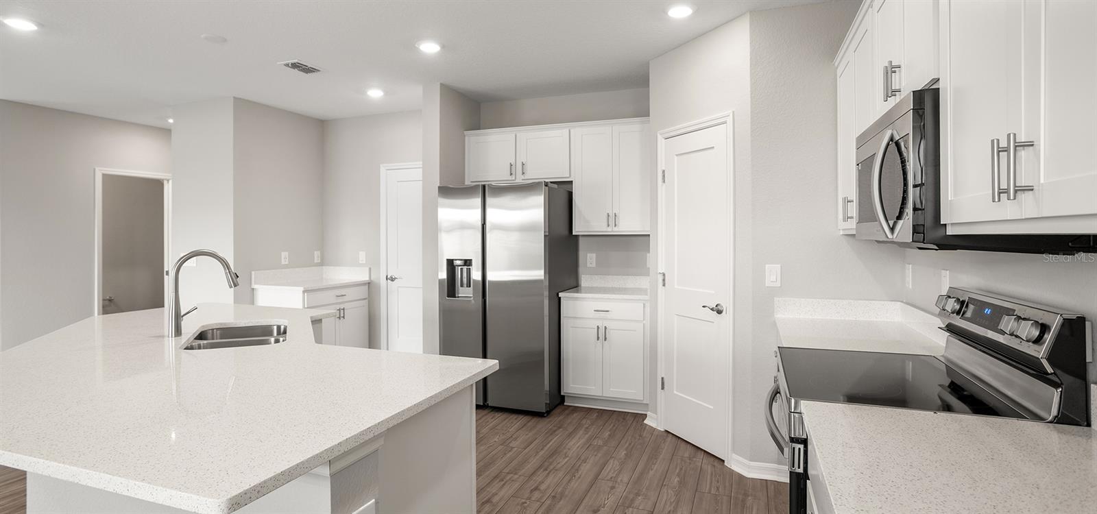 2820 San Marco Way E Property Photo 8