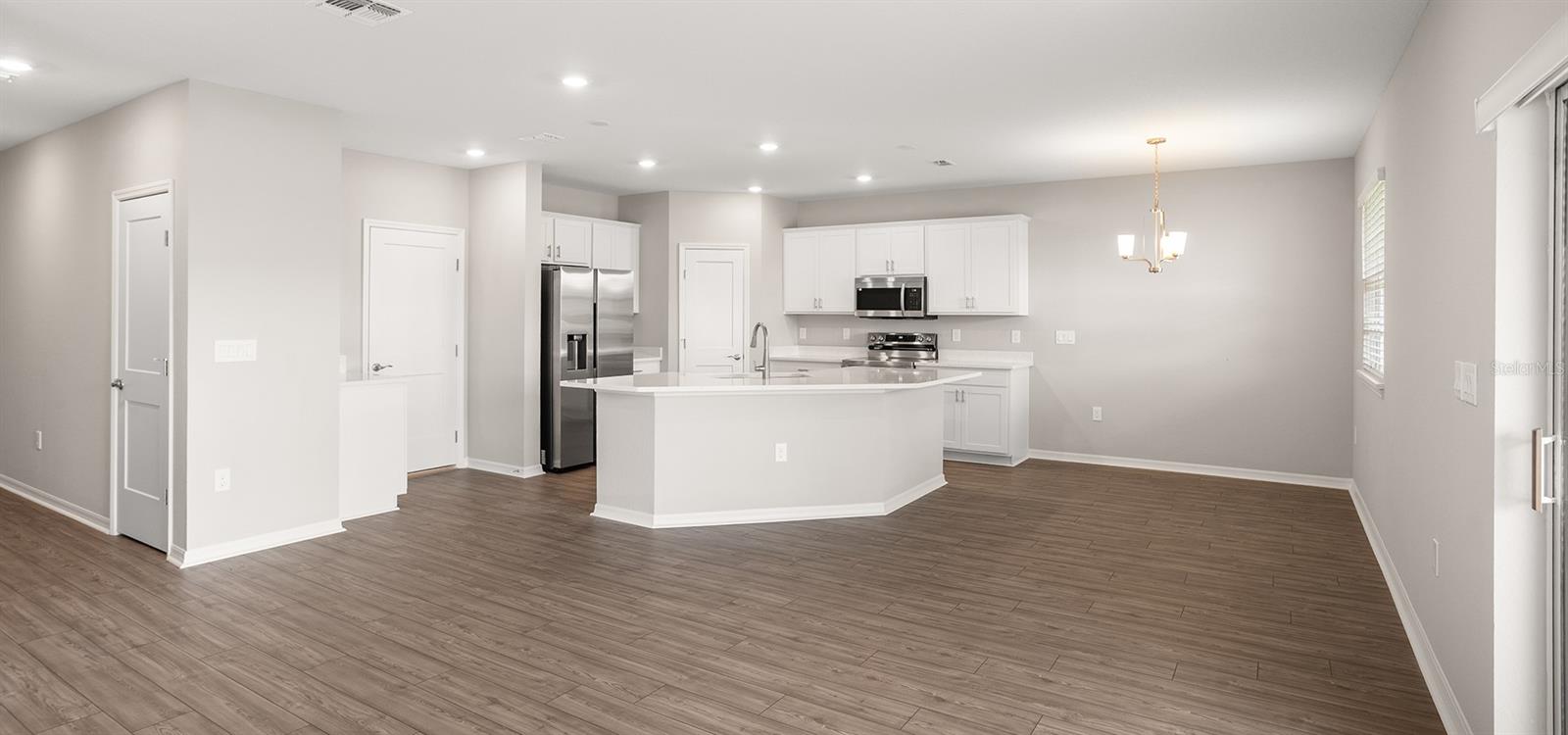 2820 San Marco Way E Property Photo 9