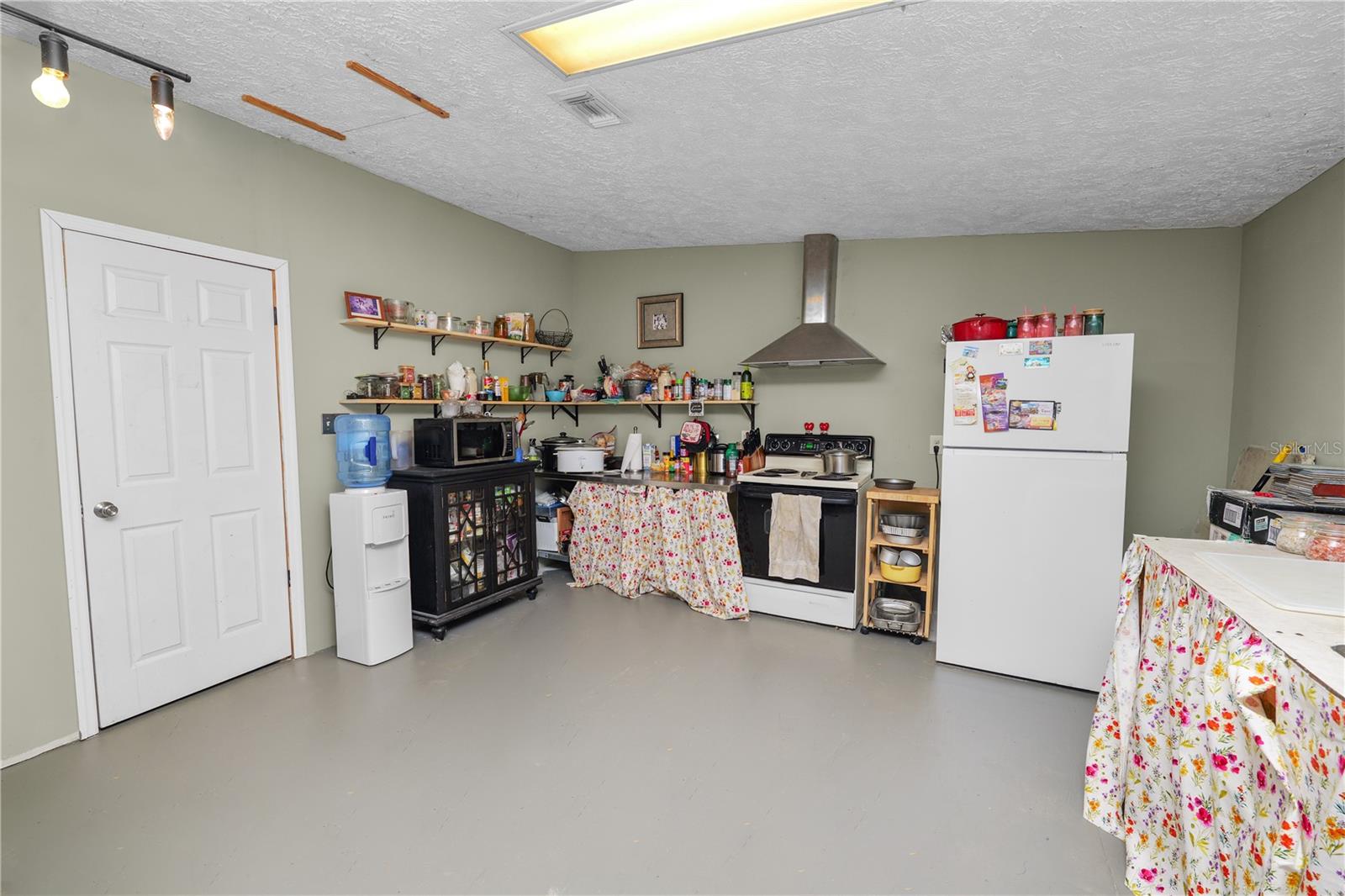 6236 Springwoods Ln Property Photo 9