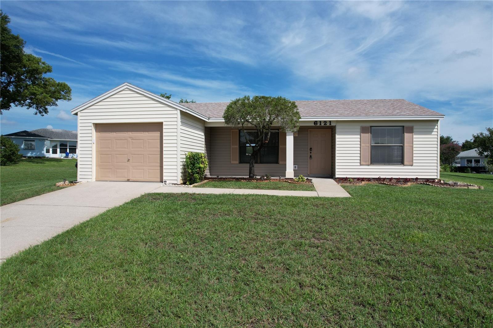 6121 Kittiwake Dr Property Photo 2