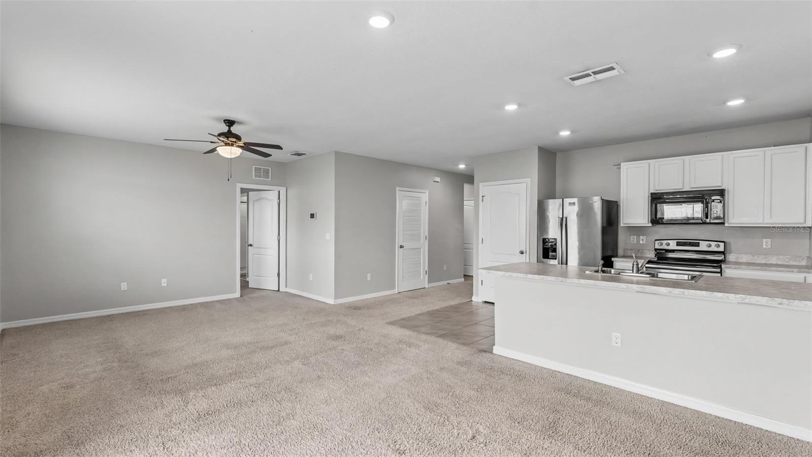 524 Burnham Cir Property Photo 3