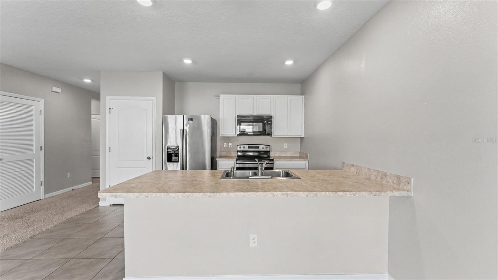524 Burnham Cir Property Photo 5