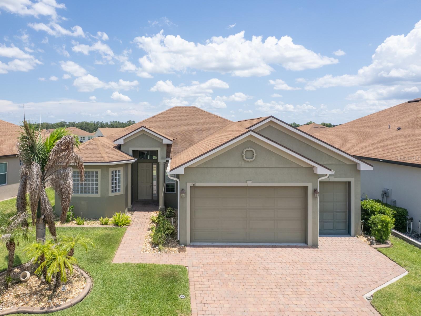 1061 SAWGRASS DR
