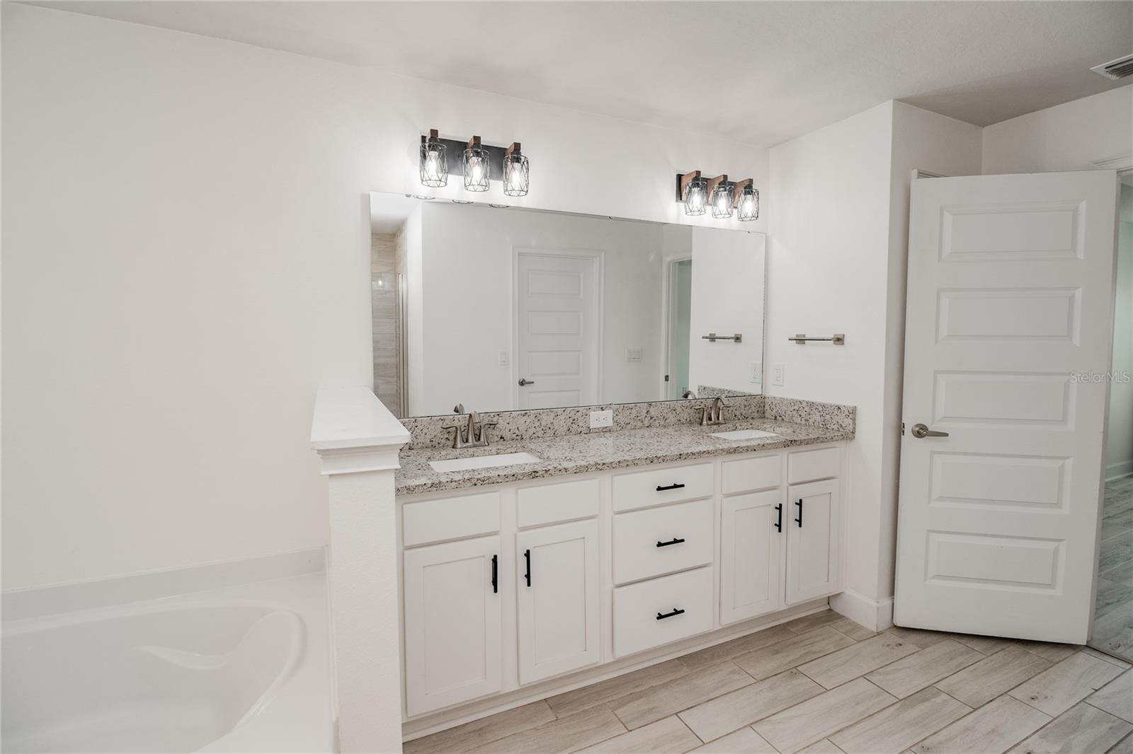 4820 Summit View Way Property Photo 15