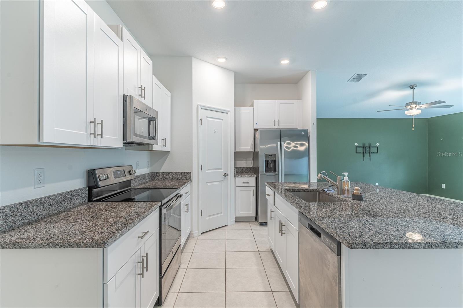 1863 Yellow Trl Property Photo 6