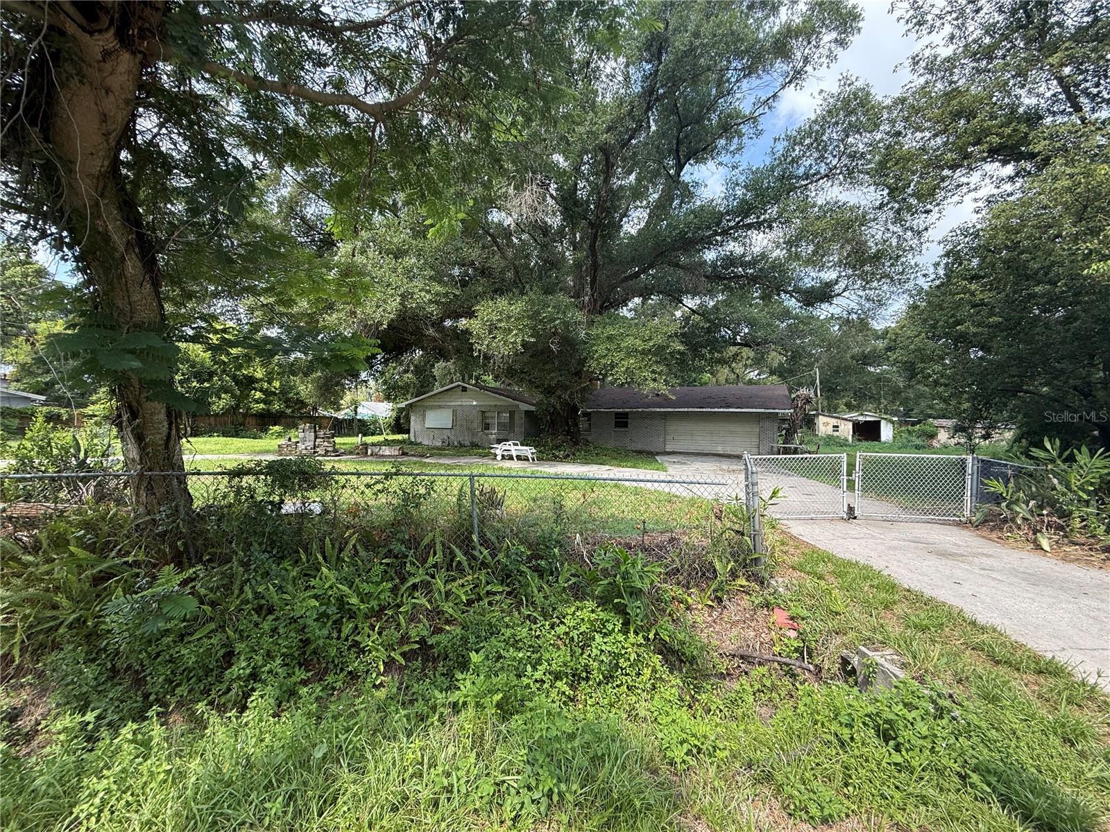 2420 Nelson St Property Photo 2