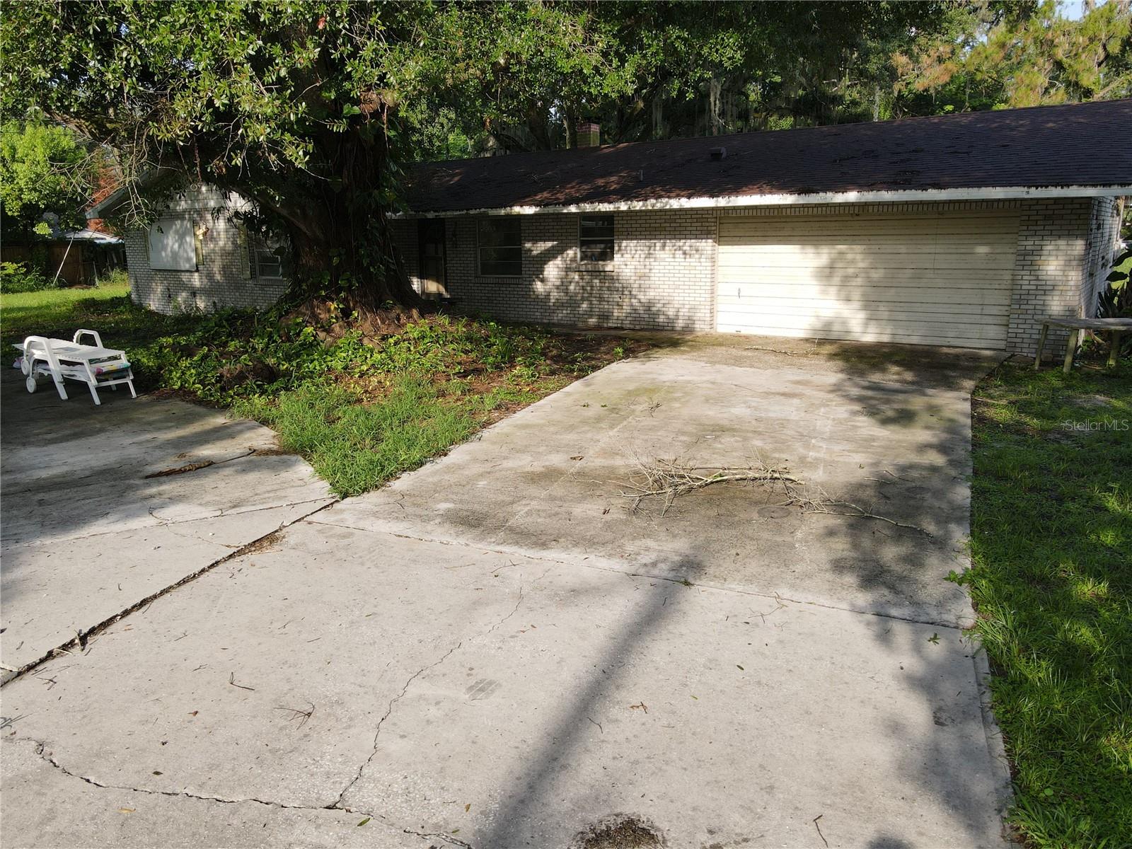 2420 Nelson St Property Photo 3