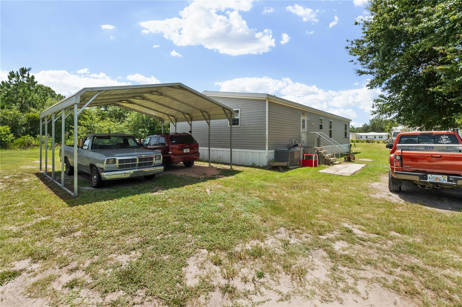 1833 E SUNNYSIDE DR Property Photo 1