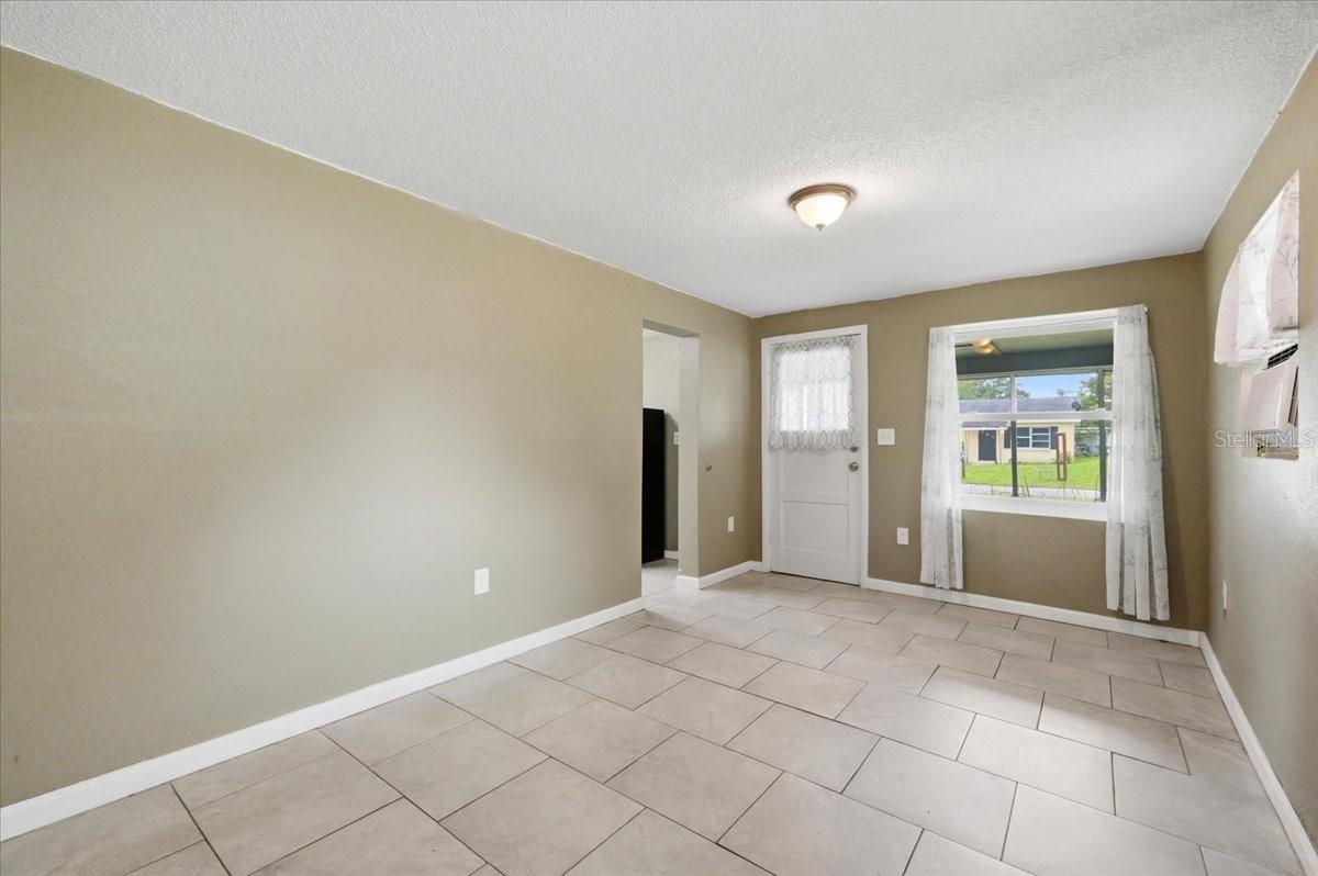 2418 Jungle St Property Photo 3