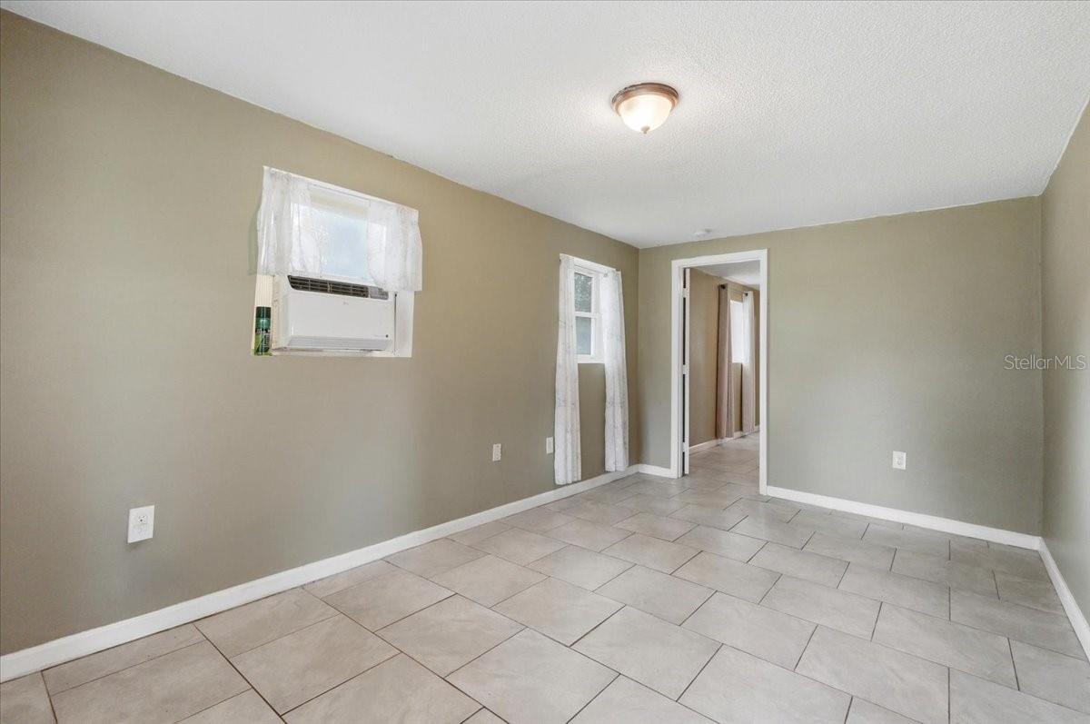 2418 Jungle St Property Photo 5