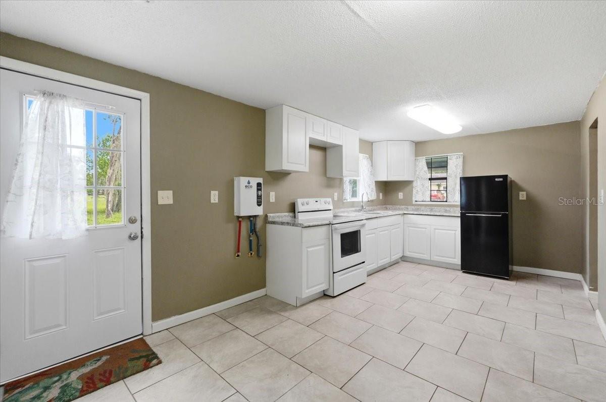 2418 Jungle St Property Photo 6
