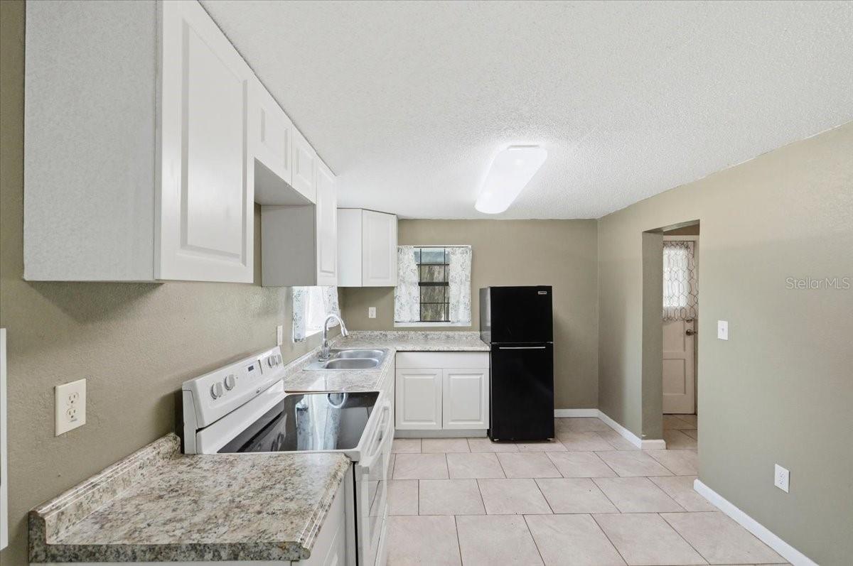 2418 Jungle St Property Photo 10
