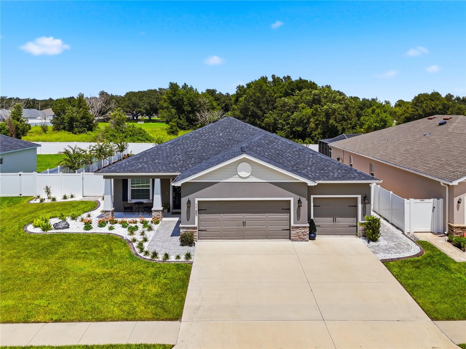 1185 Sandpiper Loop Property Photo 1
