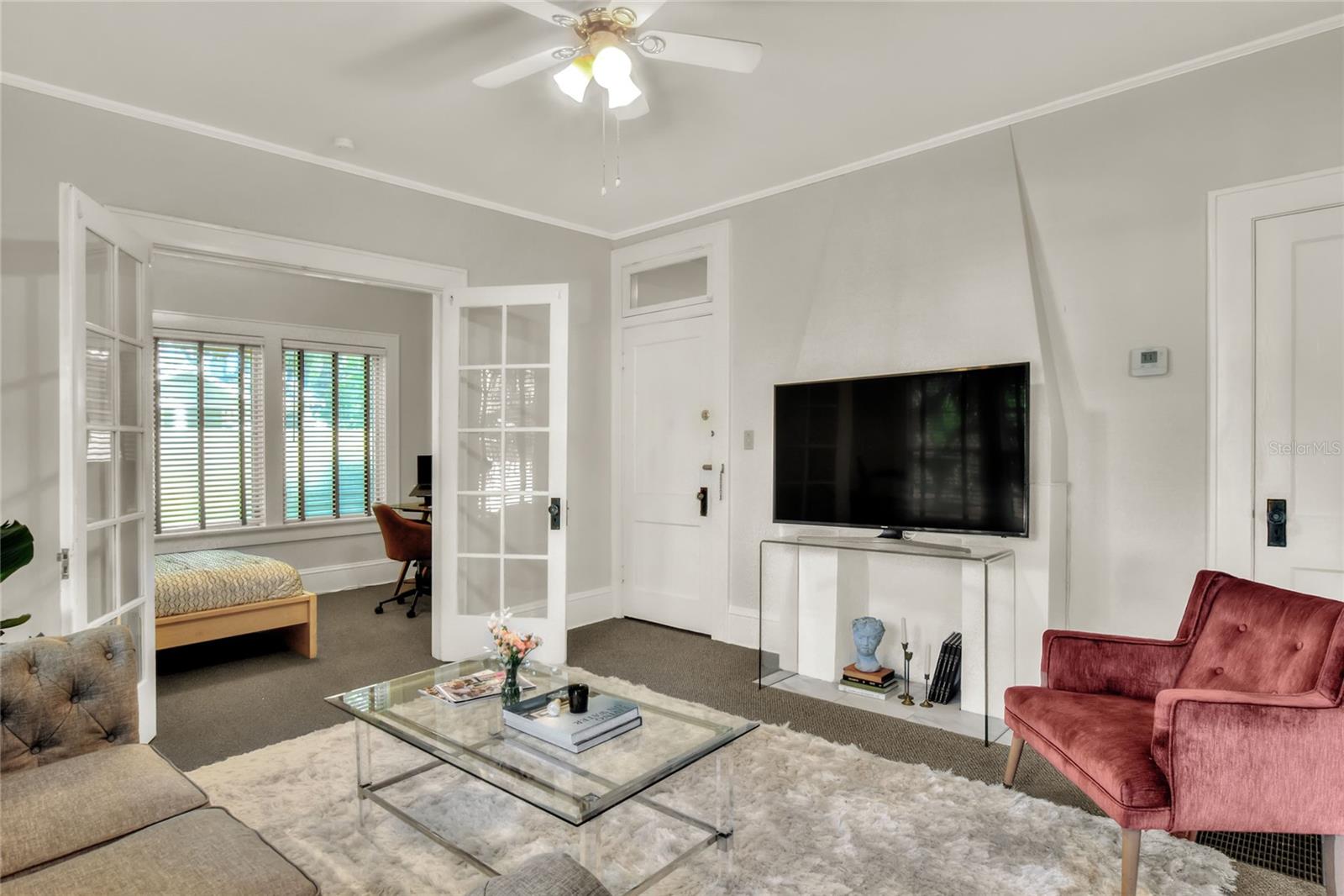 211 E Park St Property Photo 9