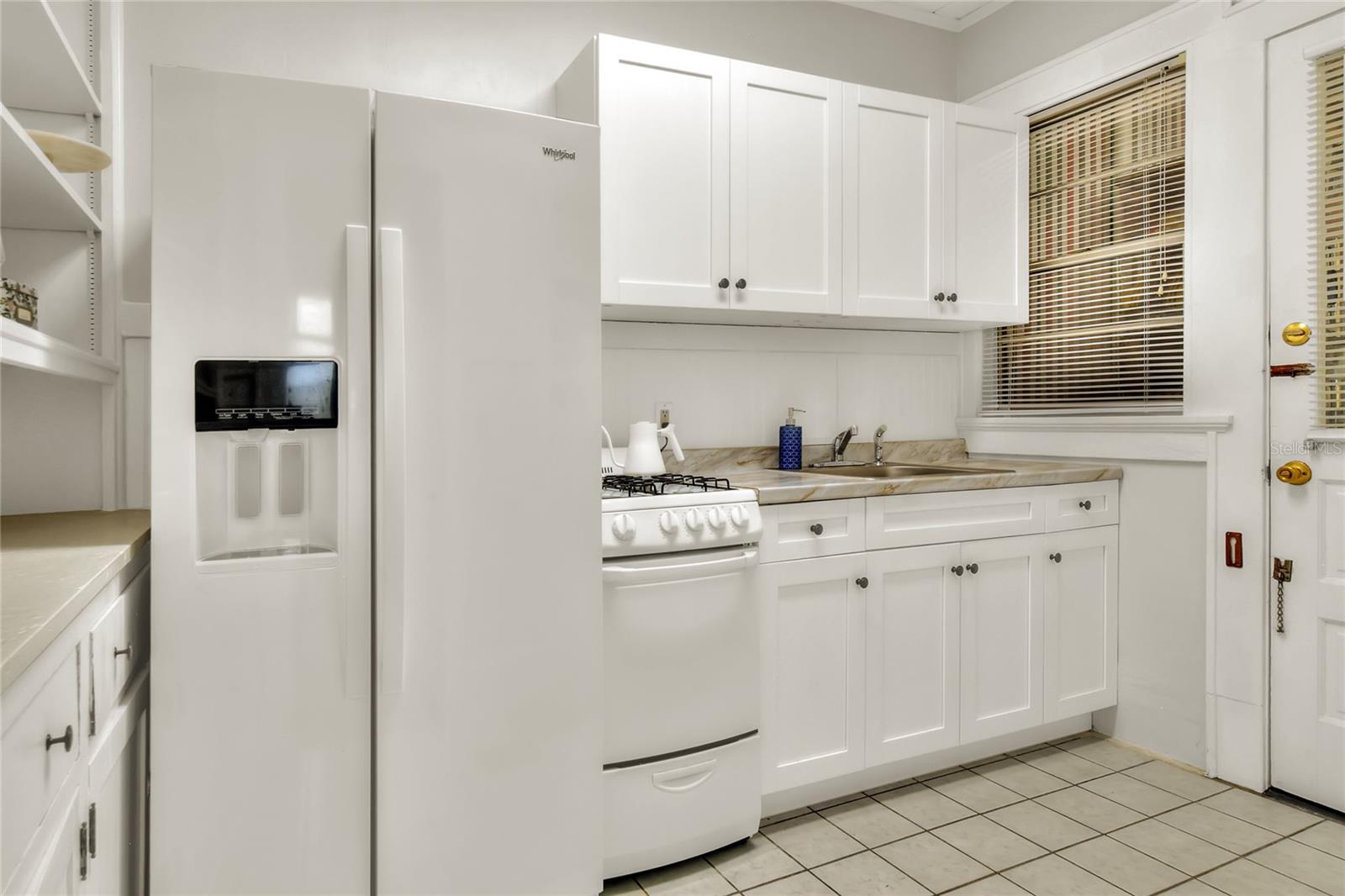 211 E Park St Property Photo 20