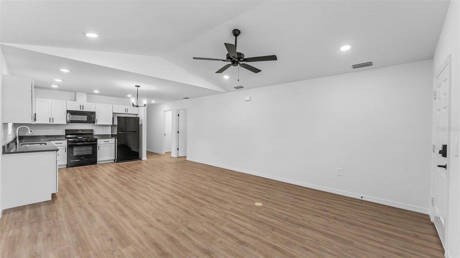 7540 Willow Wisp Dr W Property Photo 5