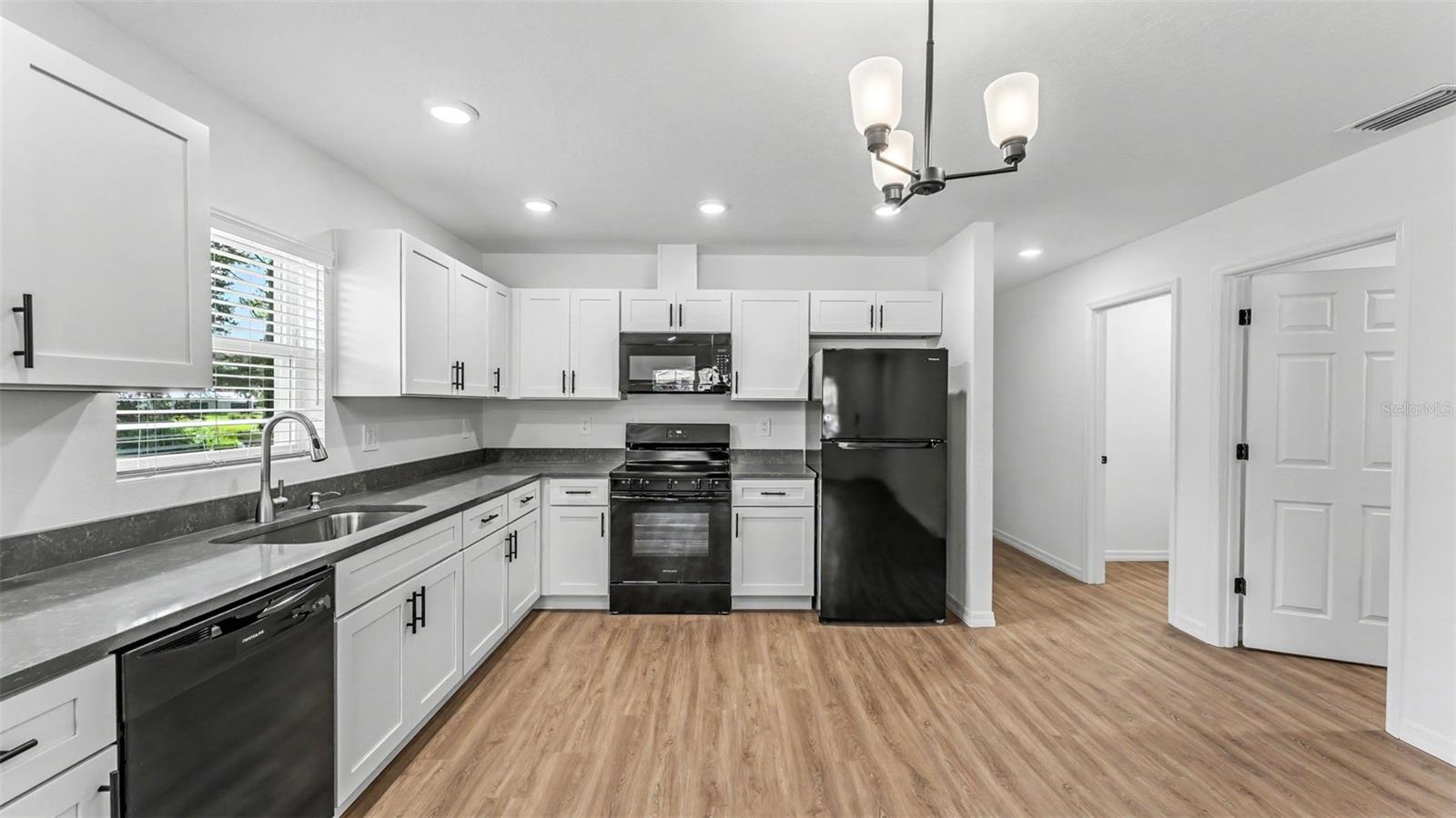 7540 Willow Wisp Dr W Property Photo 8
