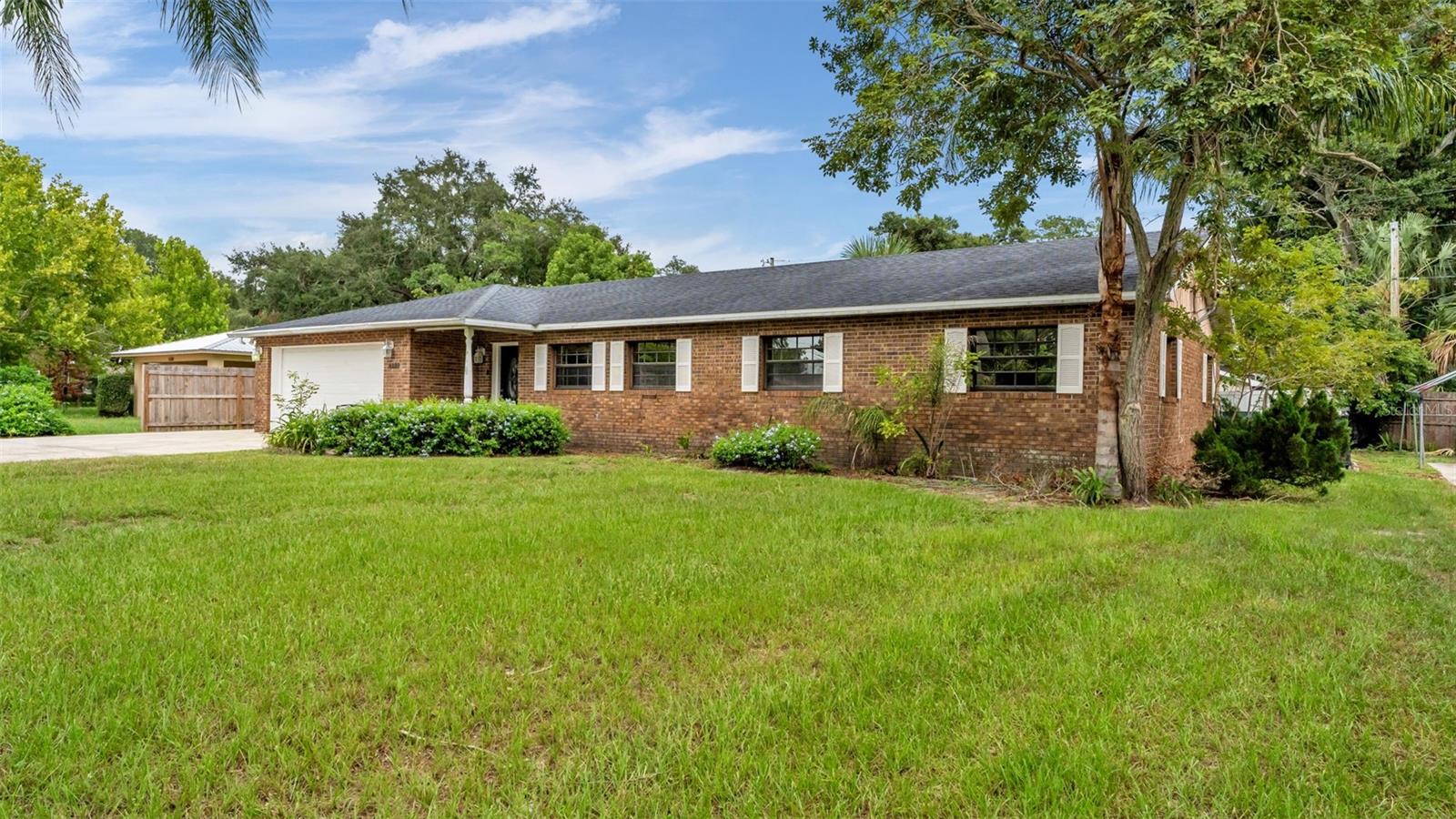 4020 Glen Garry Rd W Property Photo 1