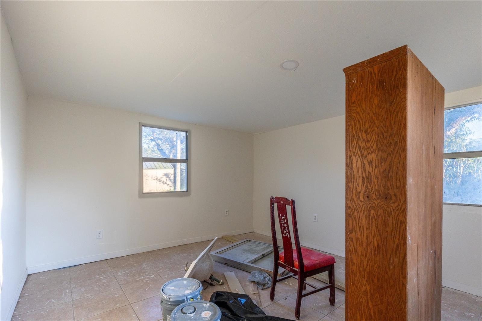 628 Peterson St Property Photo 12