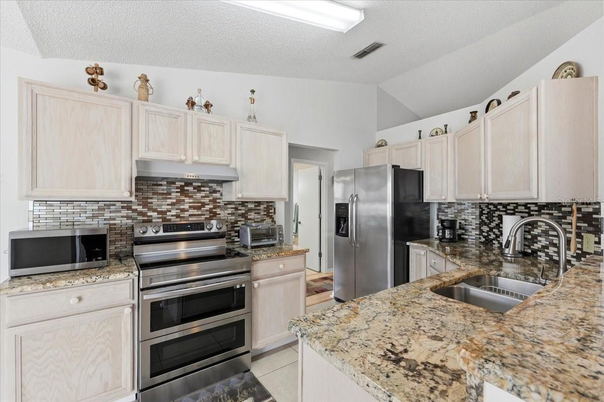 1001 Canary Cir S Property Photo 10