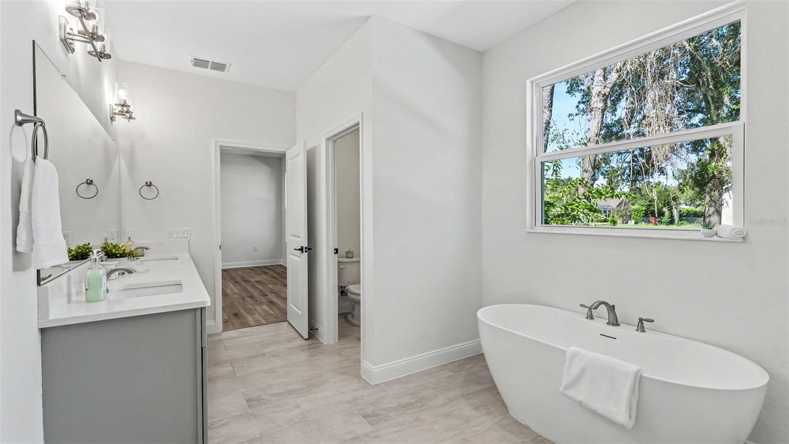 1022 Briarwood Dr Property Photo 32