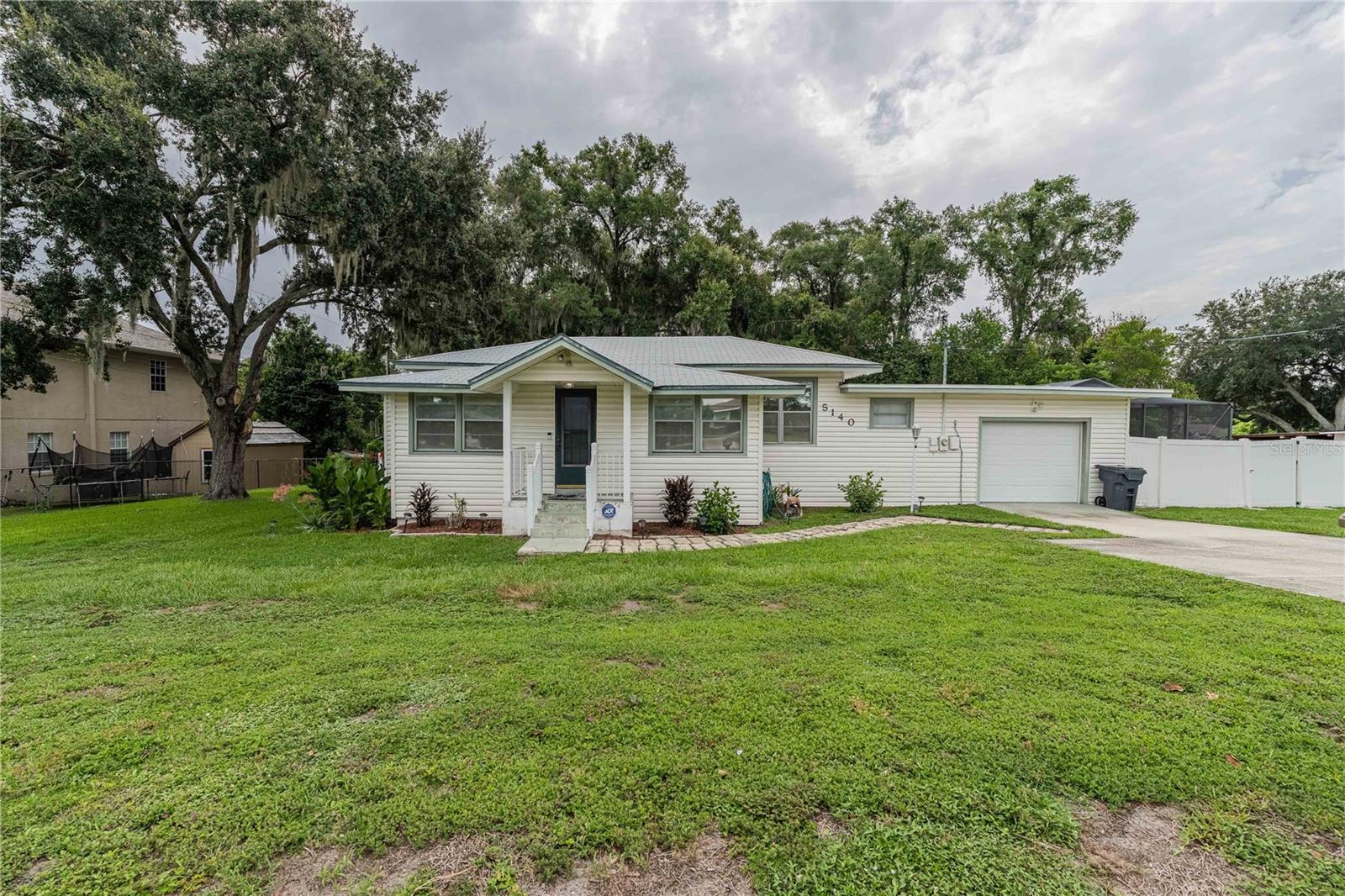 5140 Lakeland Highlands Rd Property Photo 2