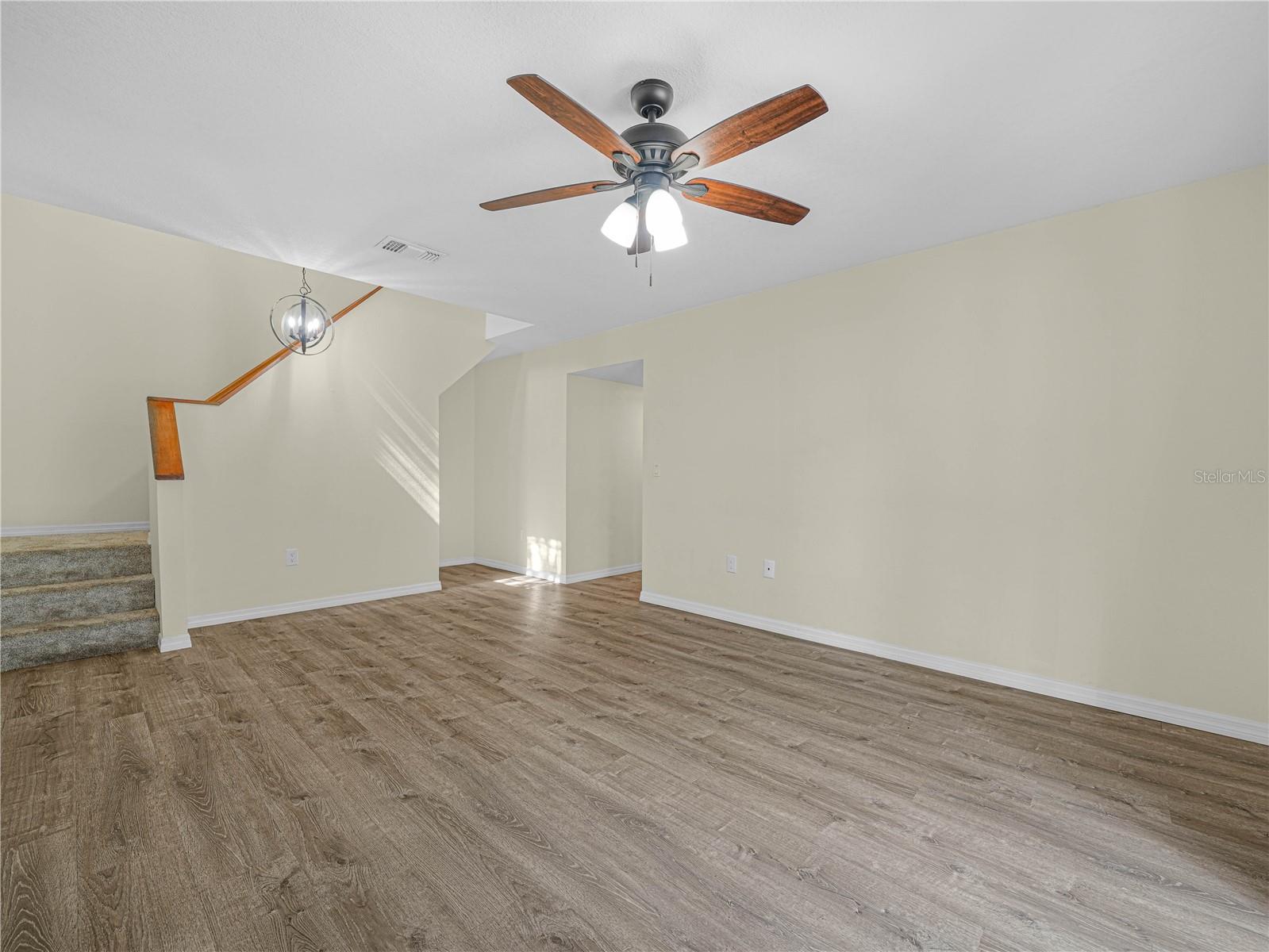 3573 Raintree Cir Property Photo 4