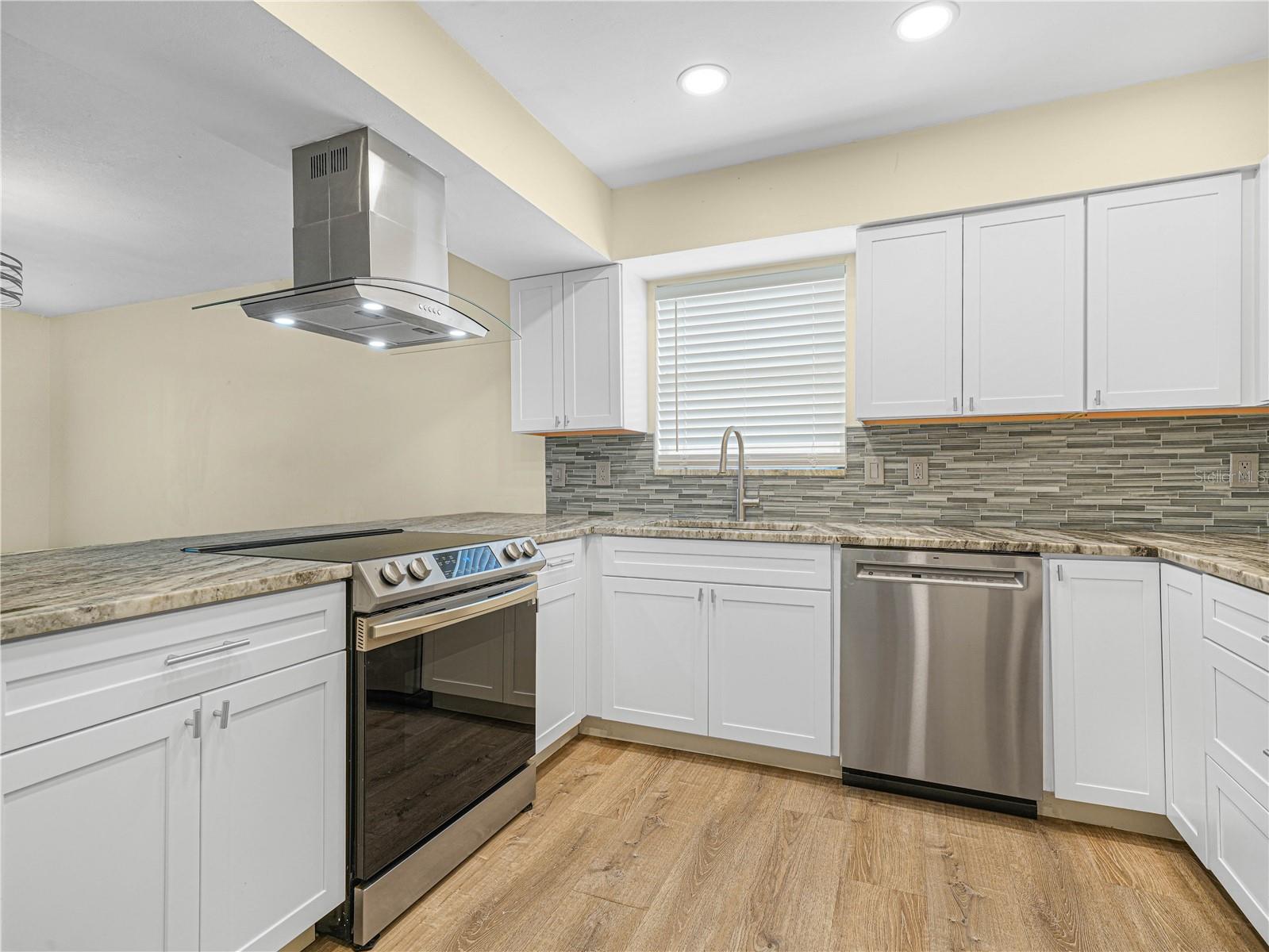 3573 Raintree Cir Property Photo 10