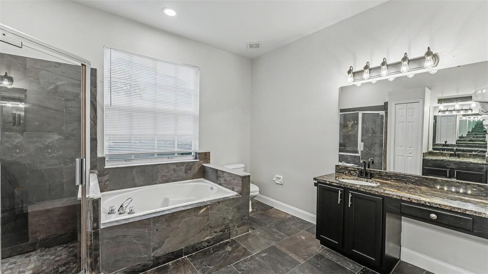 1612 Forest Hills Ln Property Photo 5