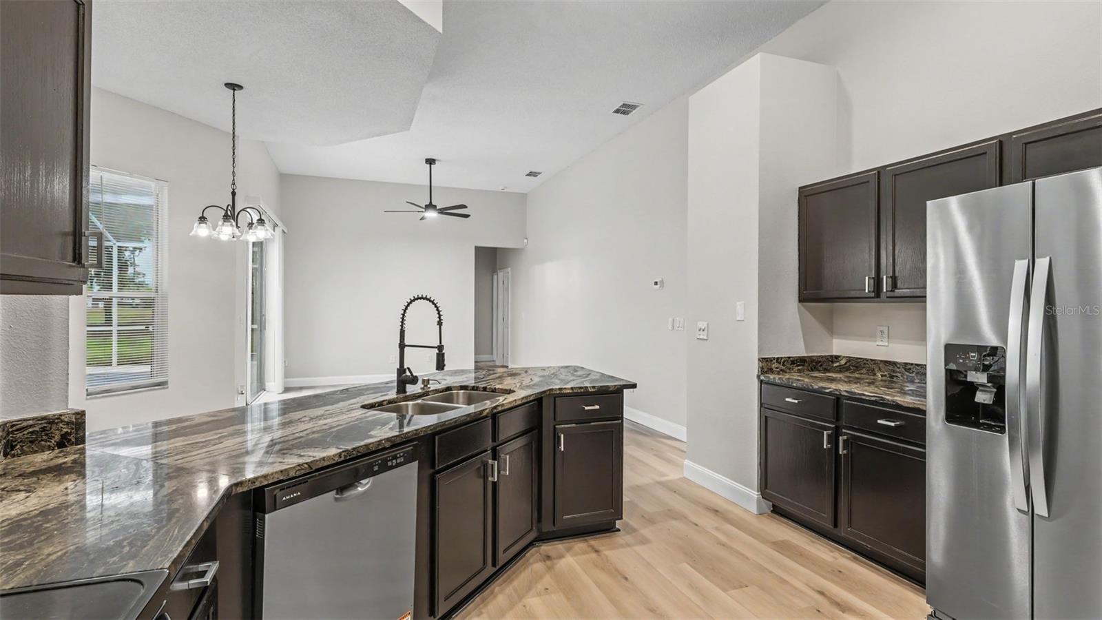1612 Forest Hills Ln Property Photo 9