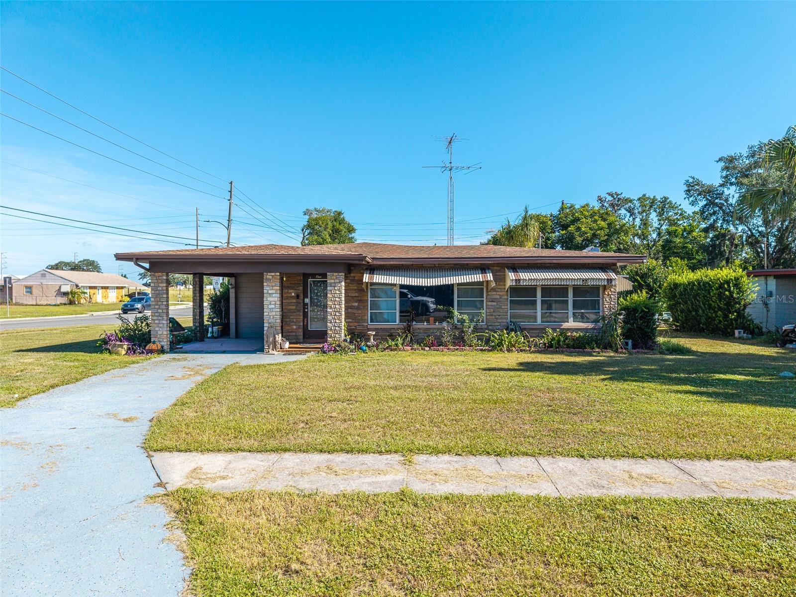 1 E Wolf St Property Photo 1