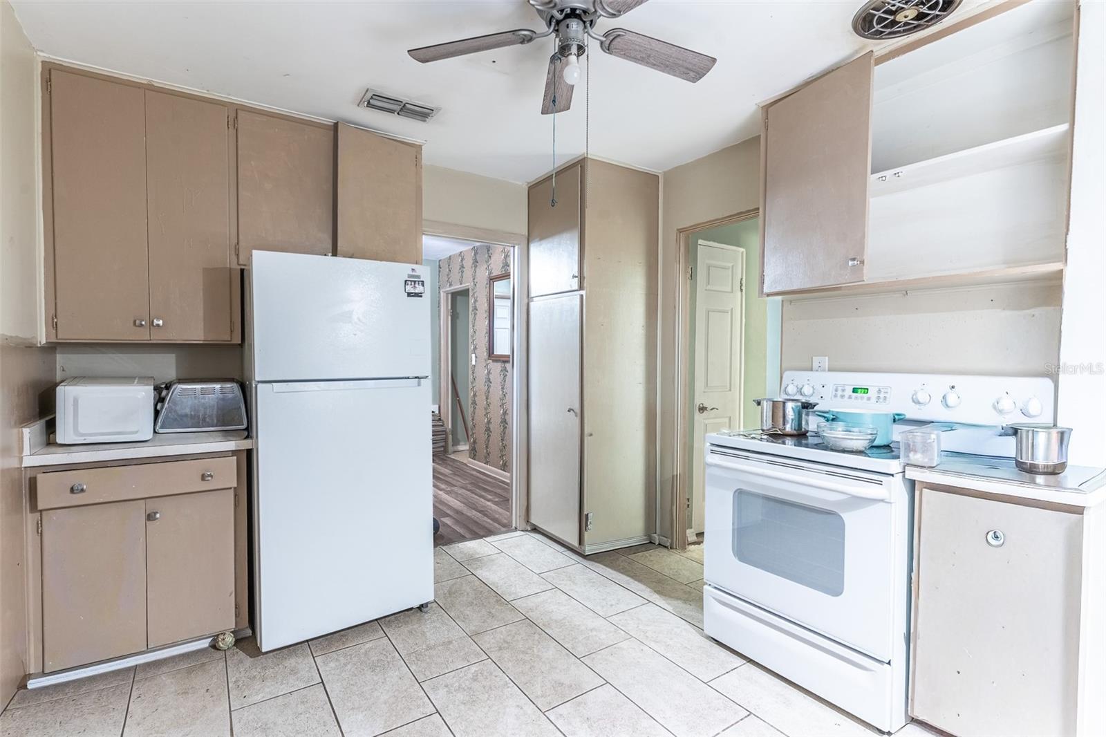 1 E Wolf St Property Photo 5