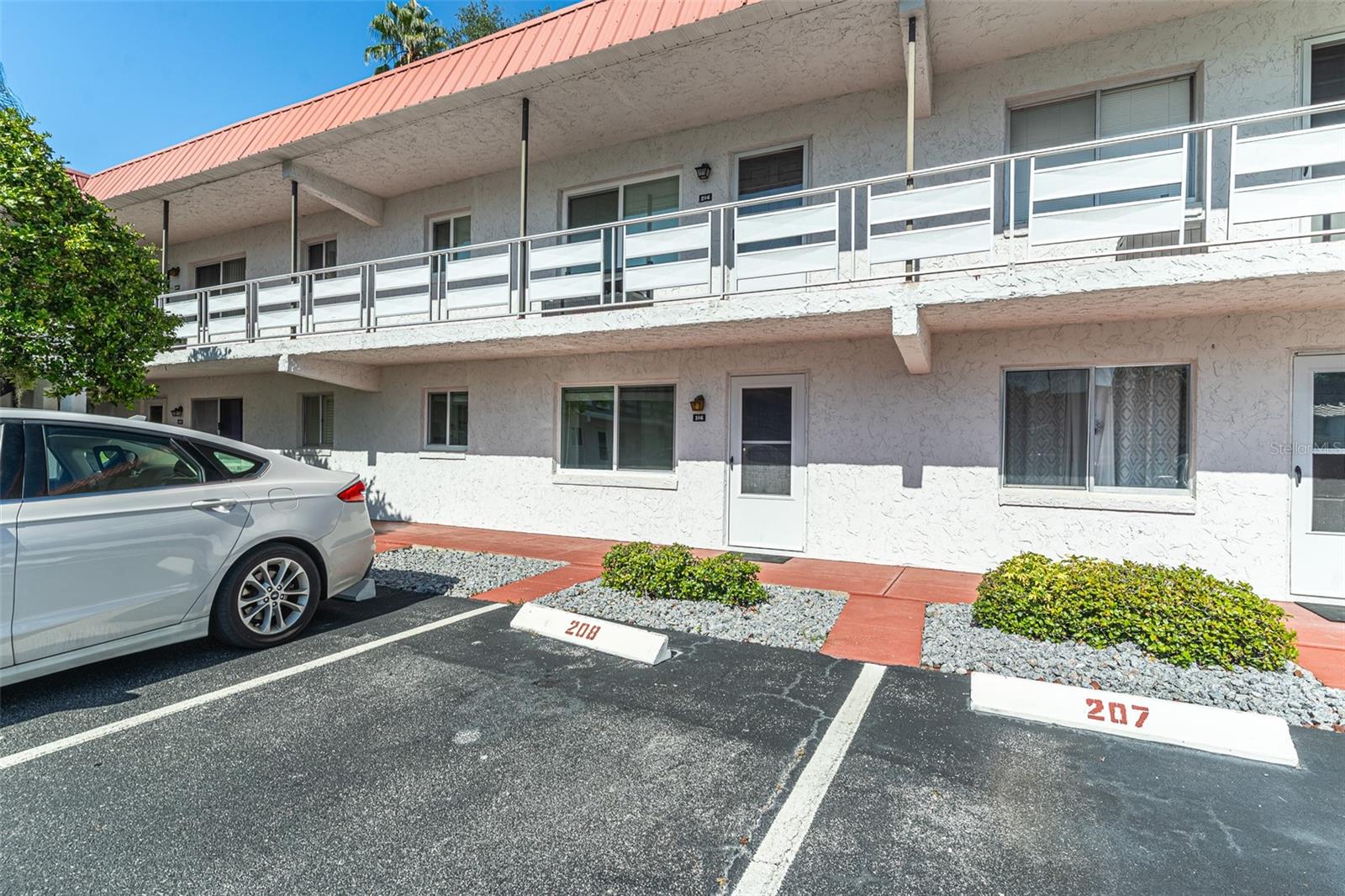 1100 Martinique Dr #106 Property Photo 23