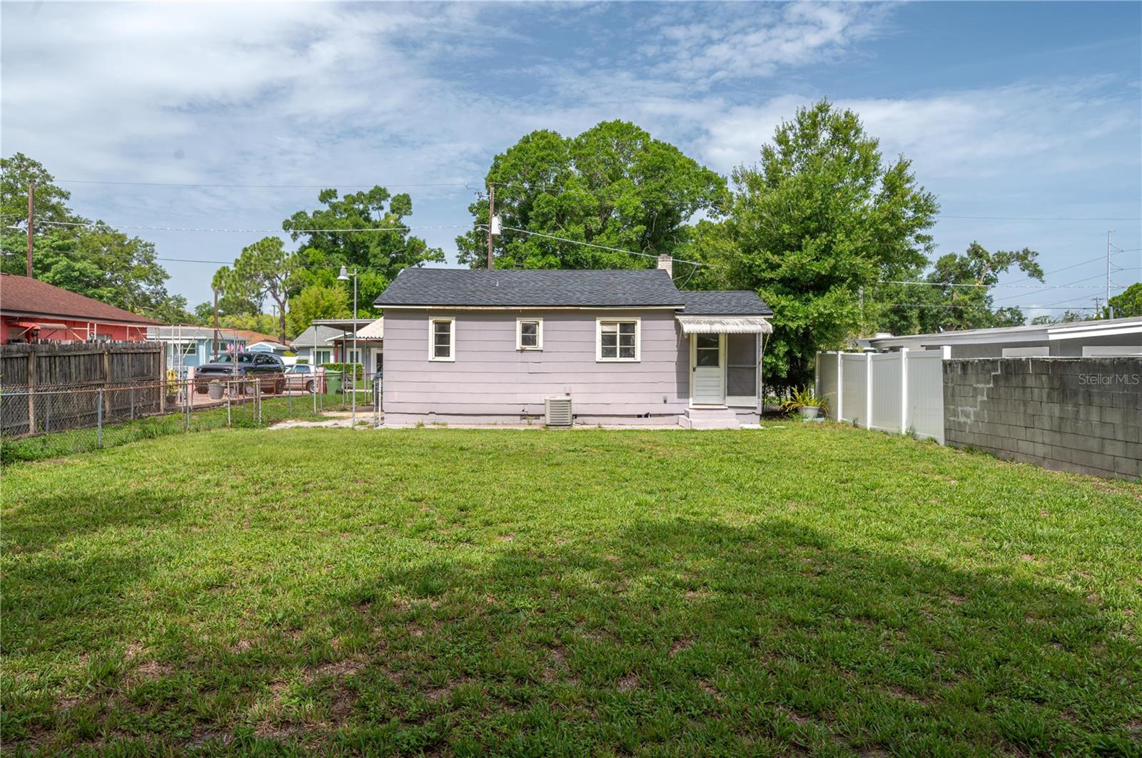 3905 N Clearfield Ave Property Photo 5