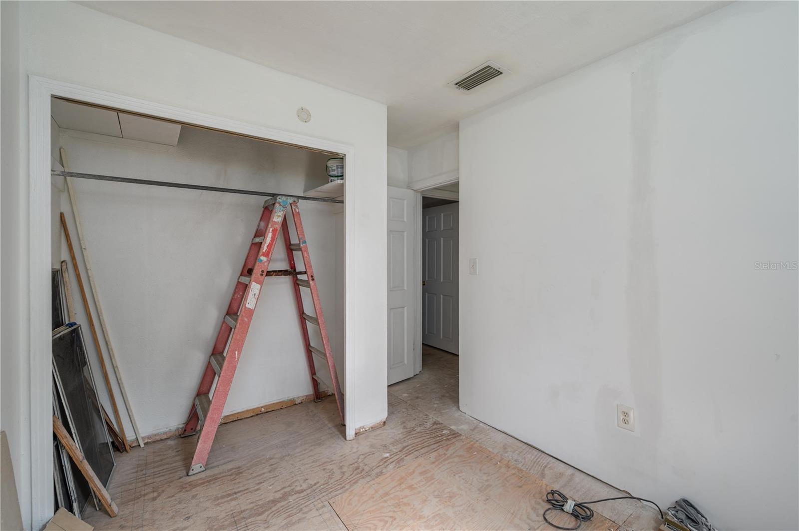 3905 N Clearfield Ave Property Photo 20