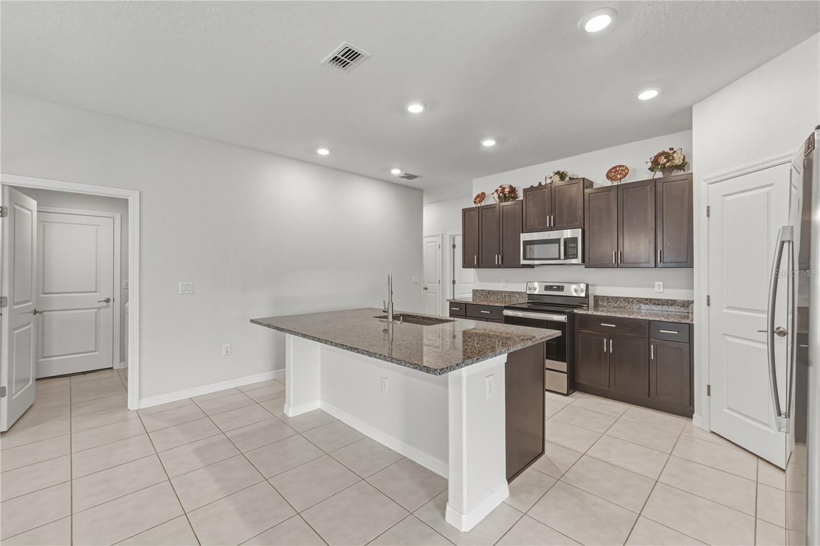4334 Trotters Way Property Photo 10