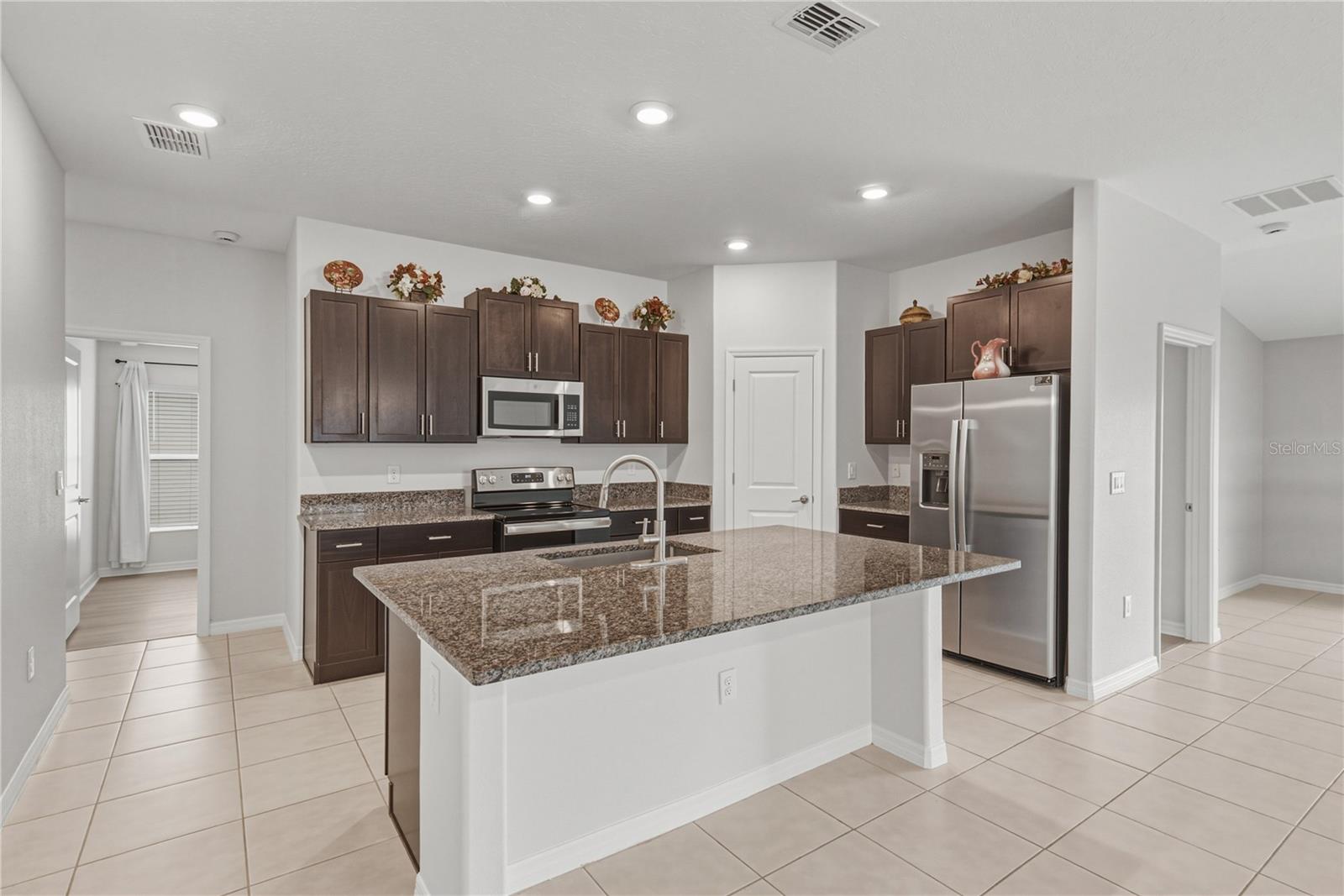 4334 Trotters Way Property Photo 11