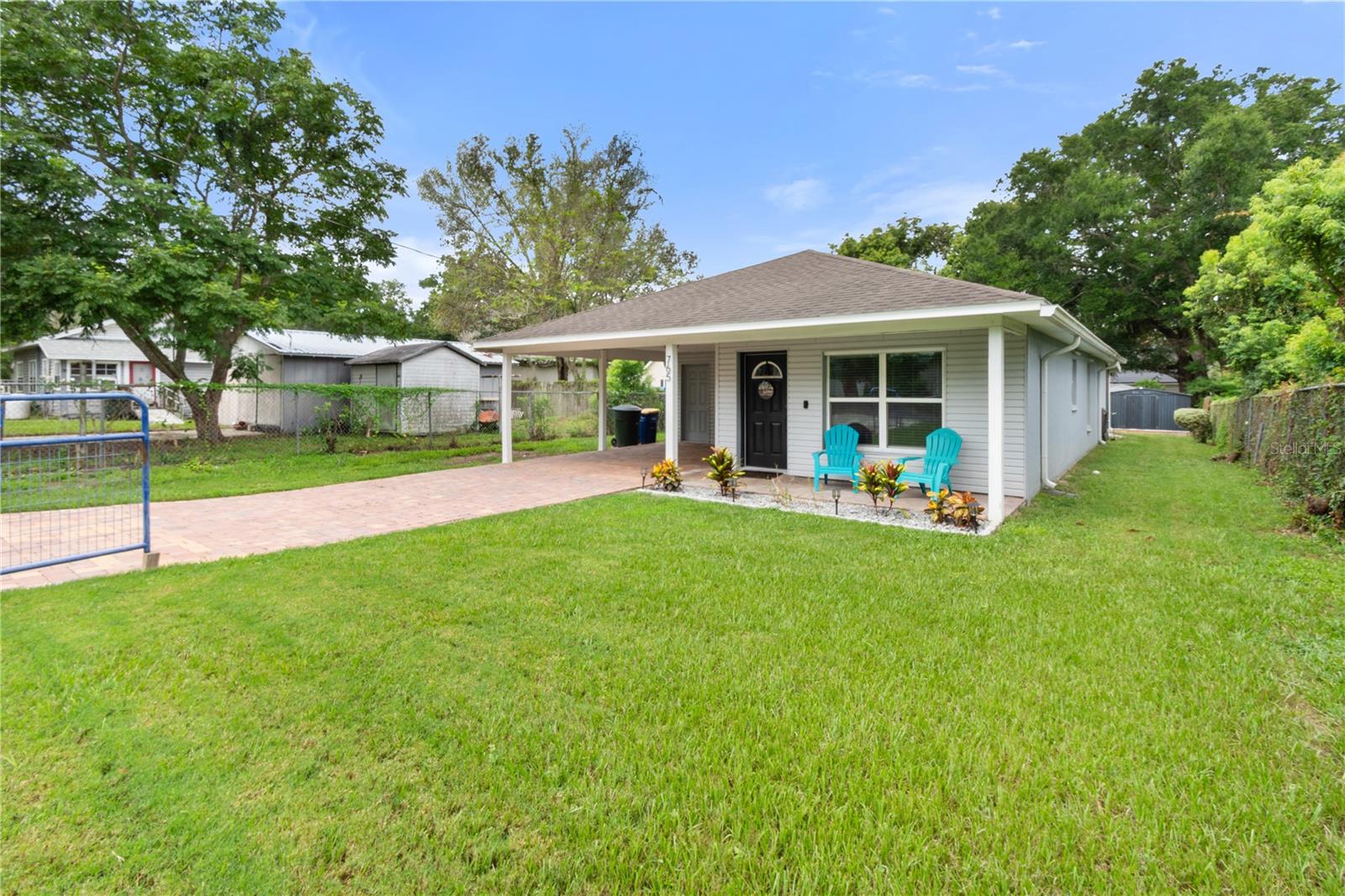 765 S DUDLEY AVE Property Photo 1