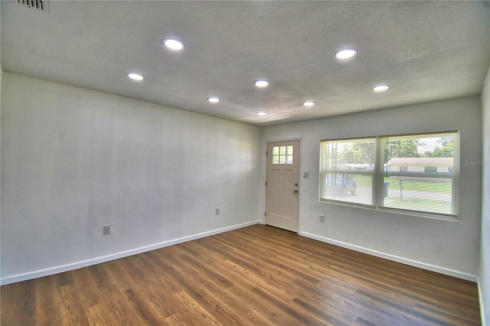 109 2nd Jpv St Property Photo 5