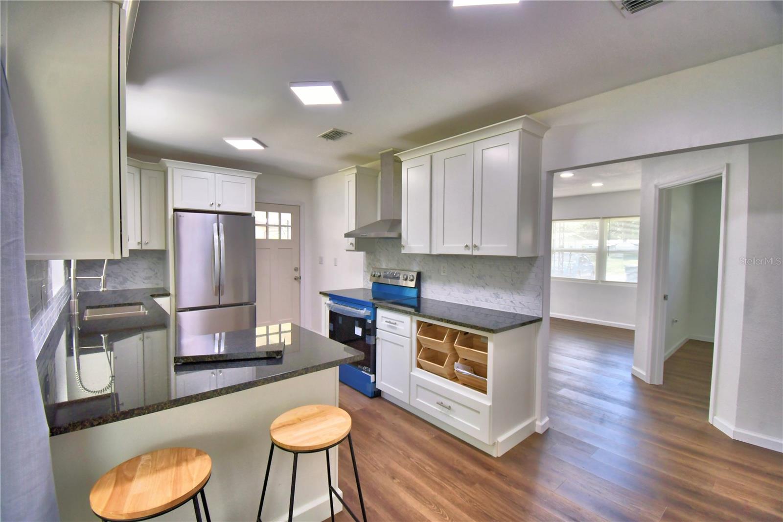 109 2nd Jpv St Property Photo 8