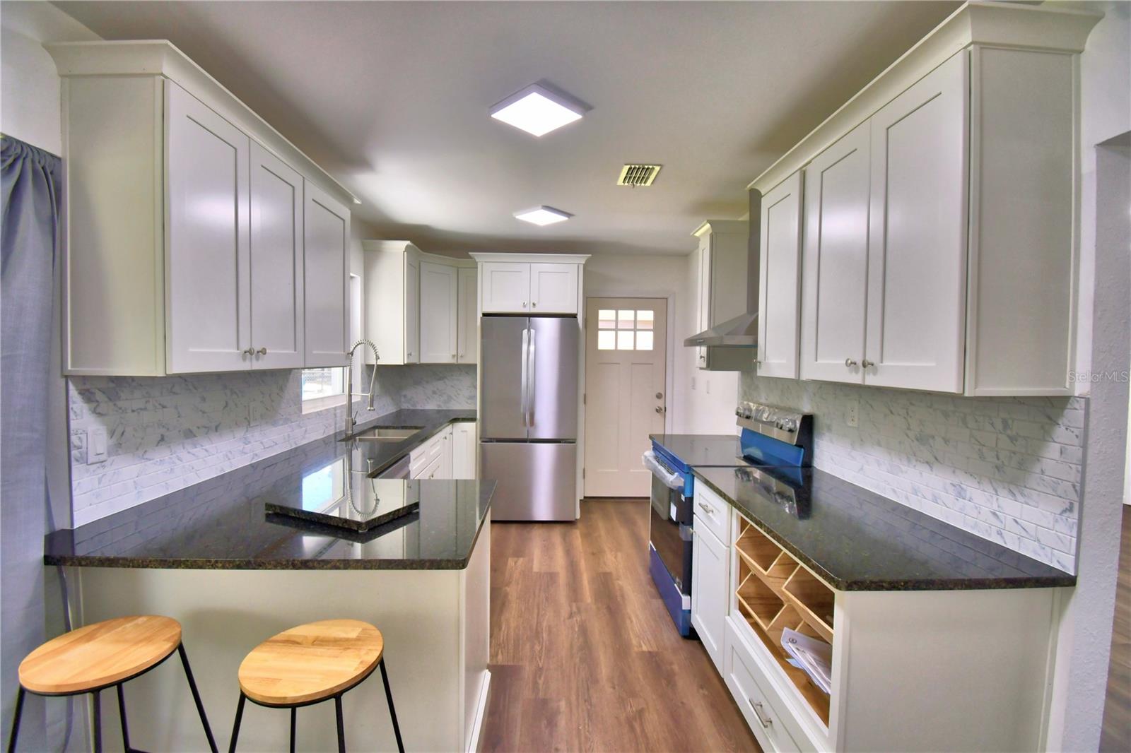 109 2nd Jpv St Property Photo 9