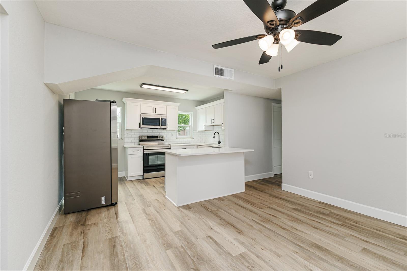 526 Victoria Blvd Property Photo 3