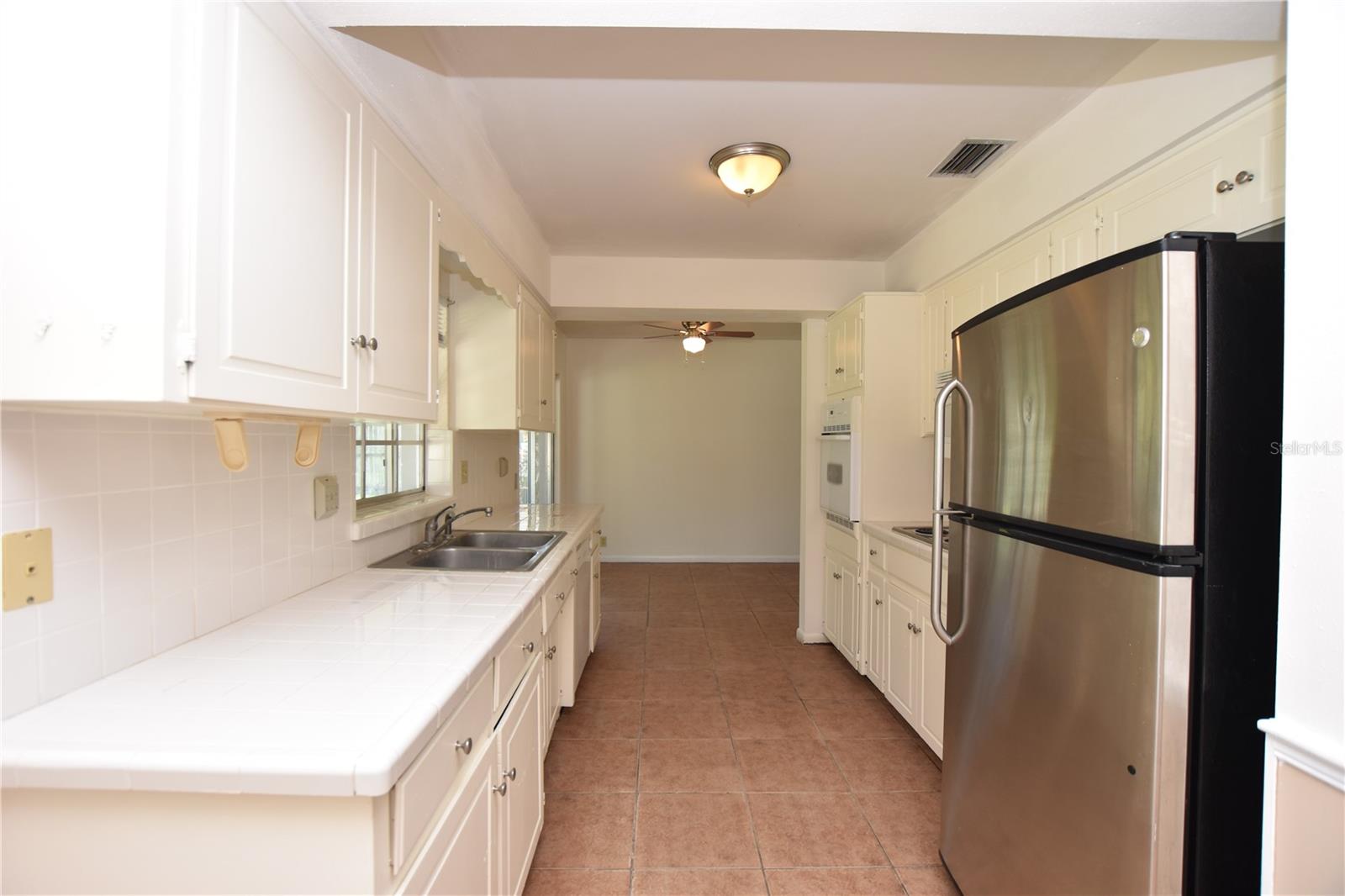204 Chaucer Ln Property Photo 2