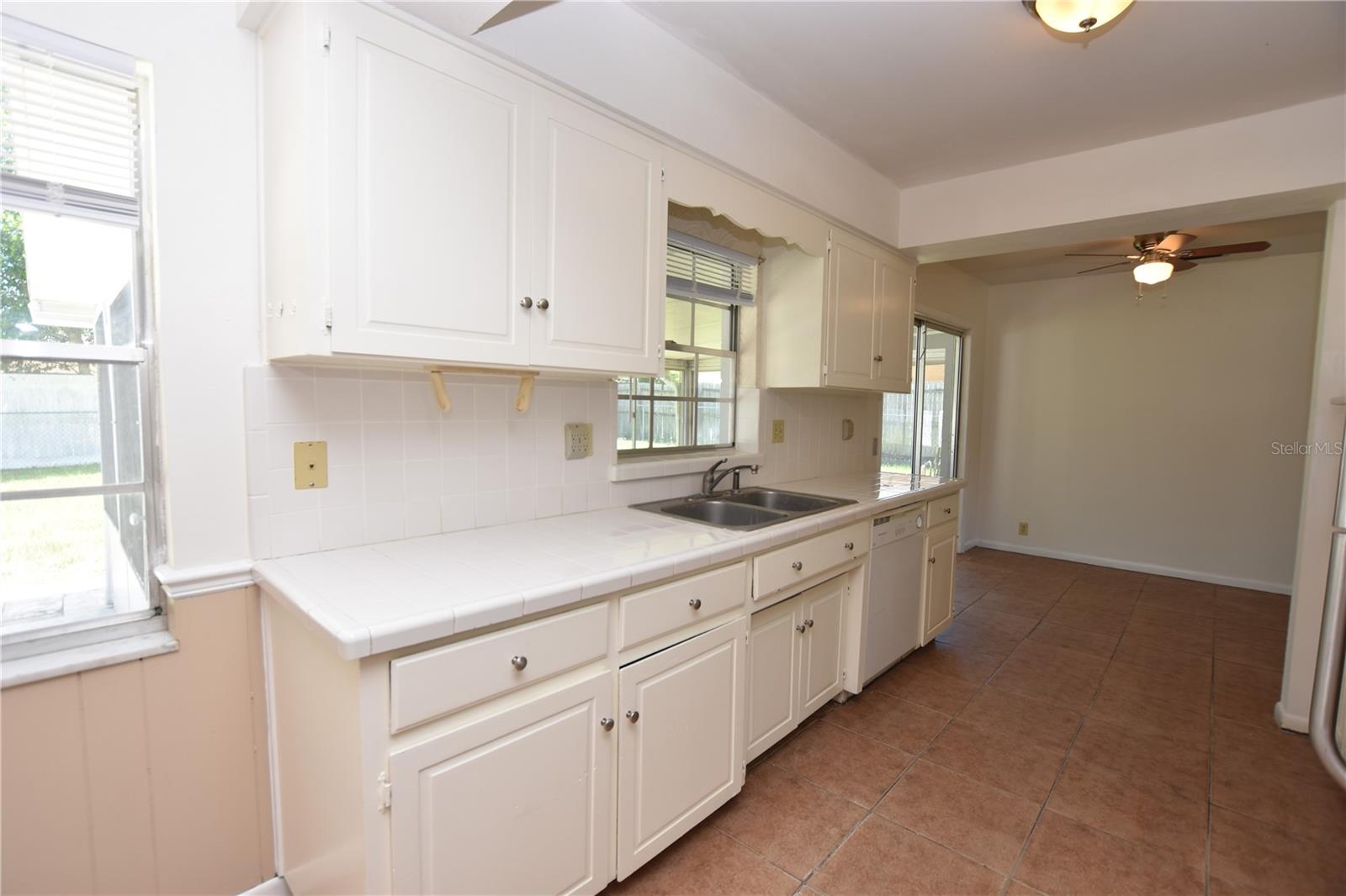 204 Chaucer Ln Property Photo 3