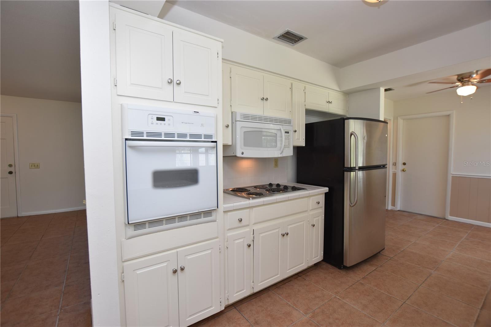 204 Chaucer Ln Property Photo 4