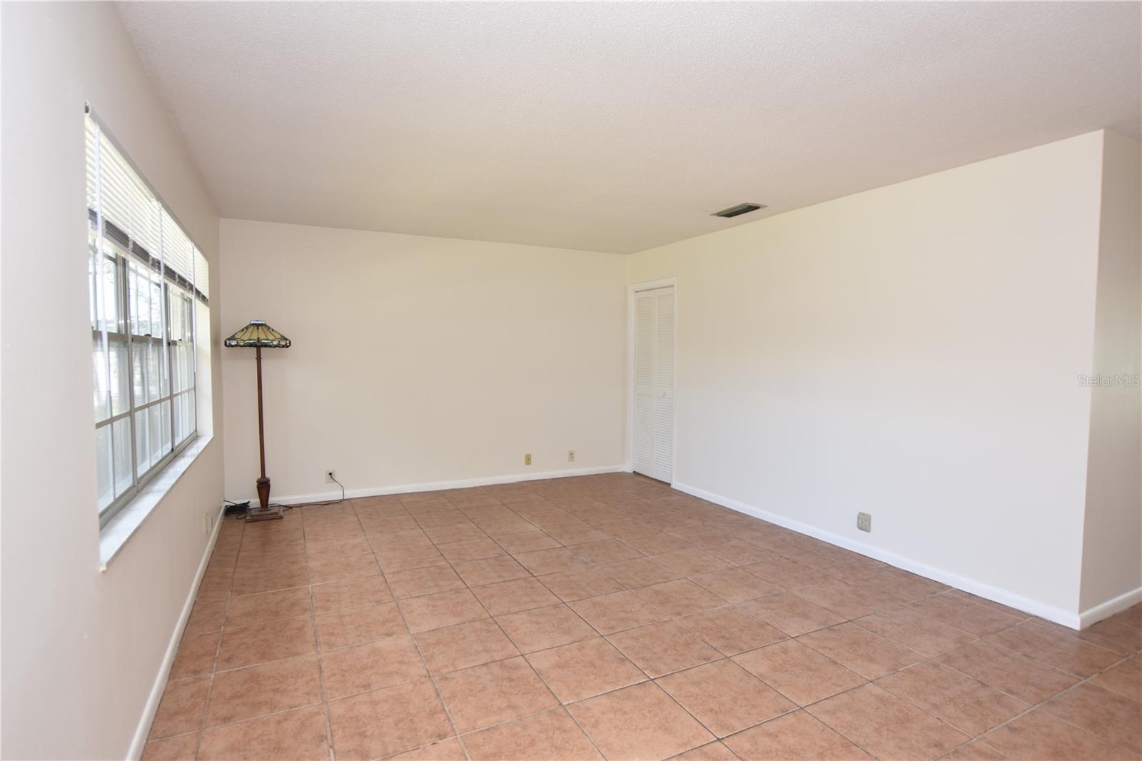 204 Chaucer Ln Property Photo 7