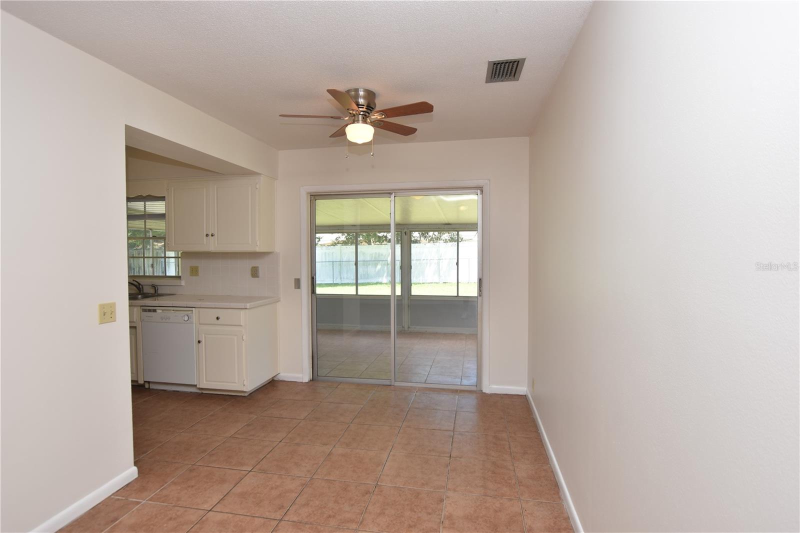 204 Chaucer Ln Property Photo 8