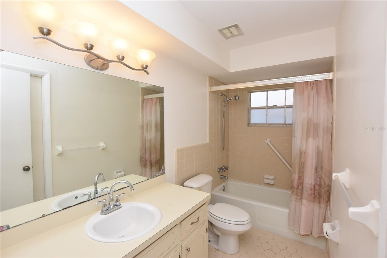 204 Chaucer Ln Property Photo 12