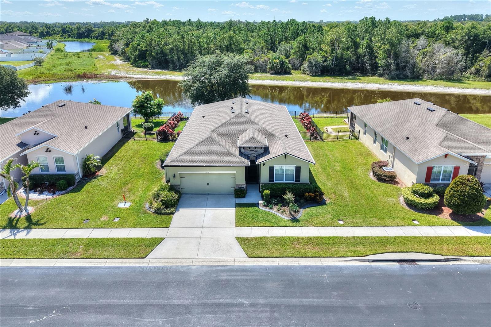 5852 Marsh Landing Dr Property Photo 4
