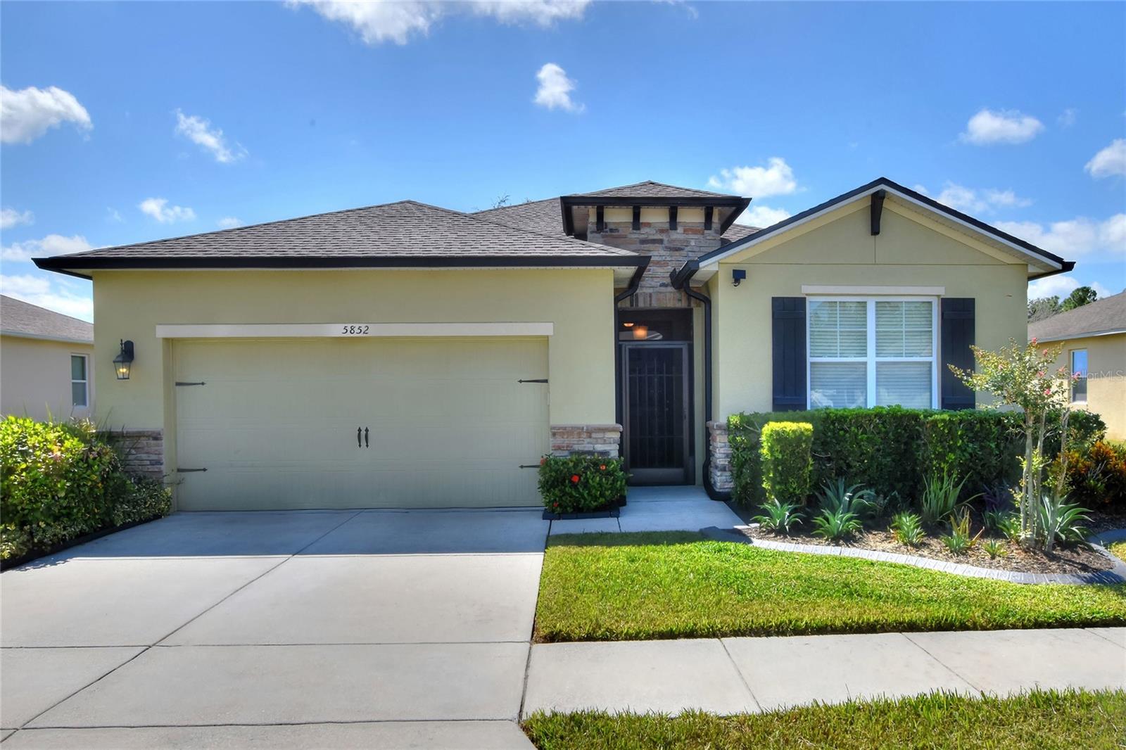 5852 Marsh Landing Dr Property Photo 5